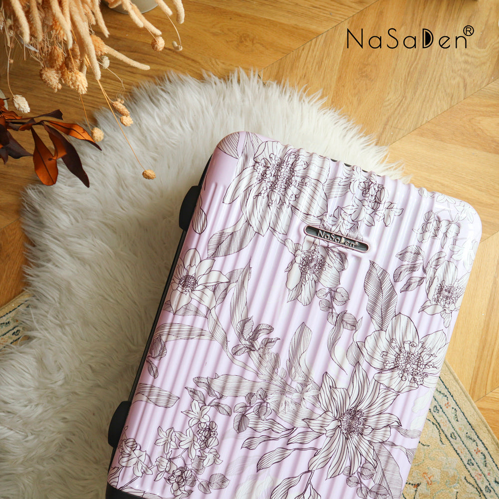 【NaSaDen】バイオレット限定柄プリント 22インチ機内持ち込み可能 / 26インチ預け入れ手荷物 ジッパー式スーツケース アウトレット品