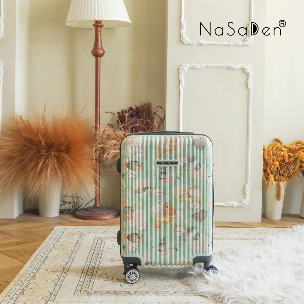 【NaSaDen】訳あり アウトレット品 グリーンラビット限定柄プリント 22インチ機内持ち込み可能 ジッパーラゲージ